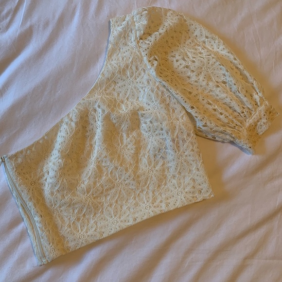White lace one shoulder cropped blouse - Picture 5 of 7